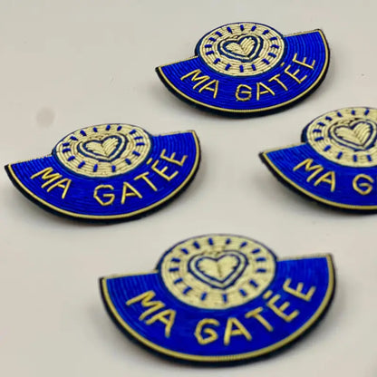 Broche Ma Gatée : patch brodé bleu et or avec ma gatée et cœur, culture urbaine