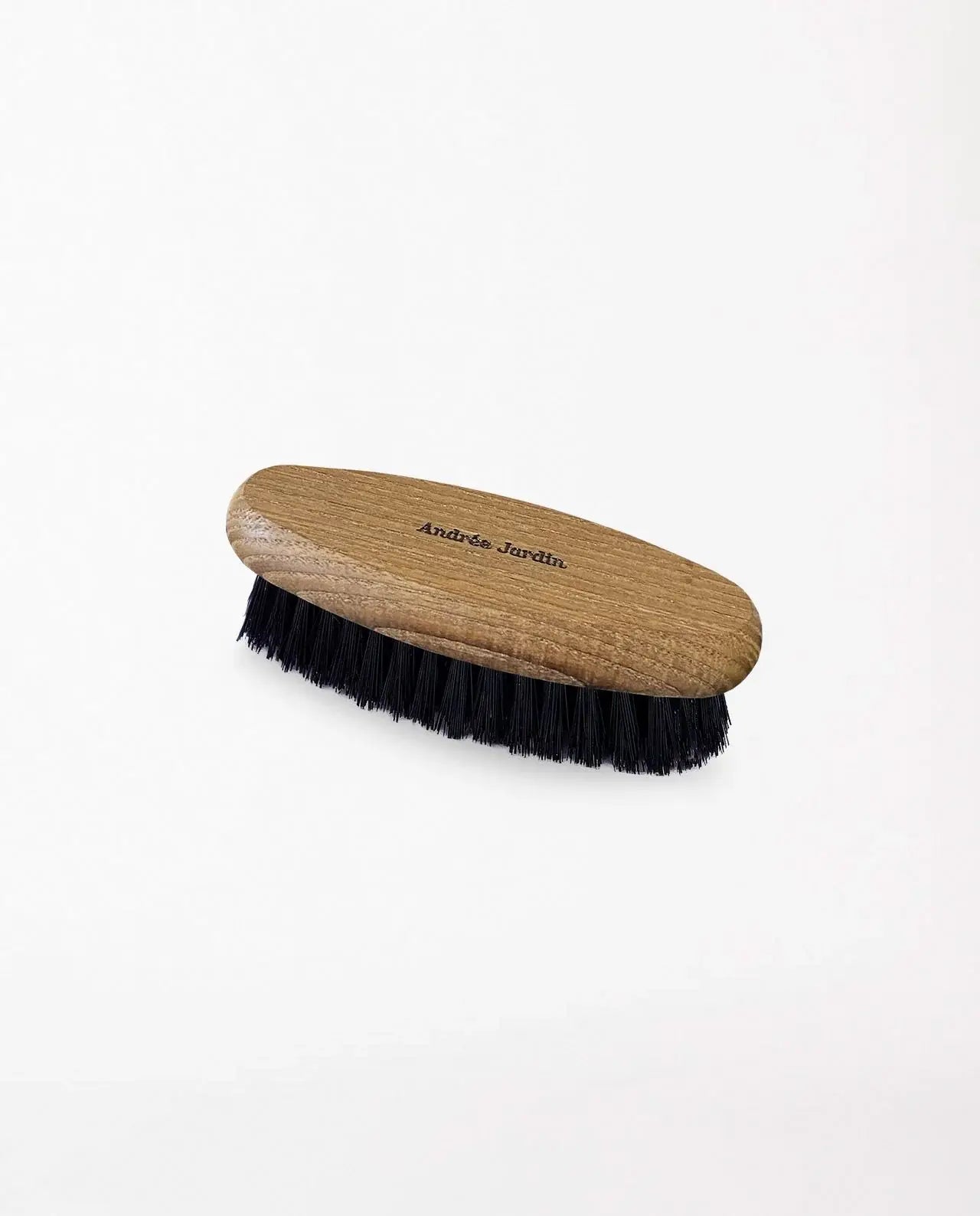 Brosse à barbe en bois de hêtre ovale aux poils noirs