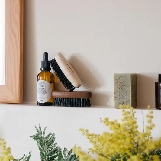 Brosse à barbe en bois de hêtre avec grooming brushes et liquides pour homme