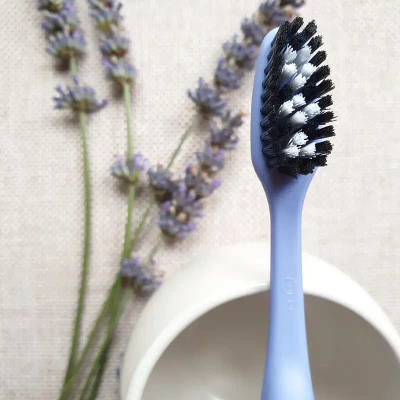Brosse à dents Recyclette Orthodontie en plastique recyclé bleu clair