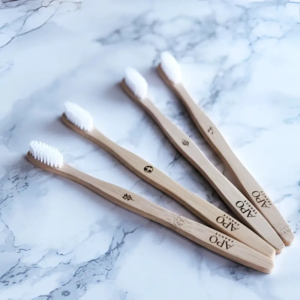 Cinq brosses à dents bambou extra souple Apo pour petites mains