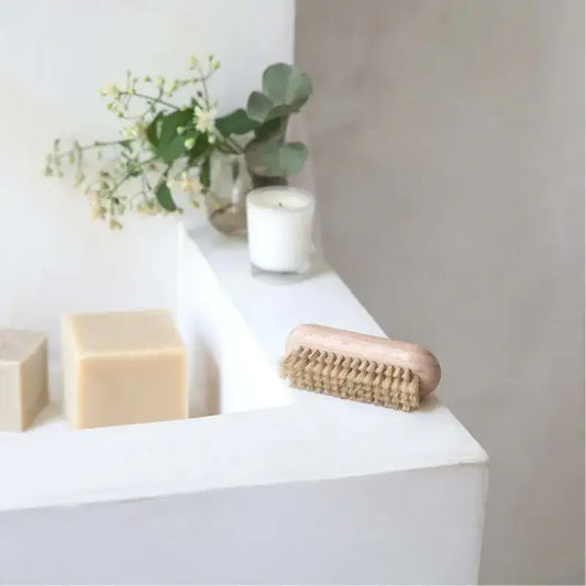 Brosse à ongles en bois de hêtre pour un nettoyage précis des ongles naturelles