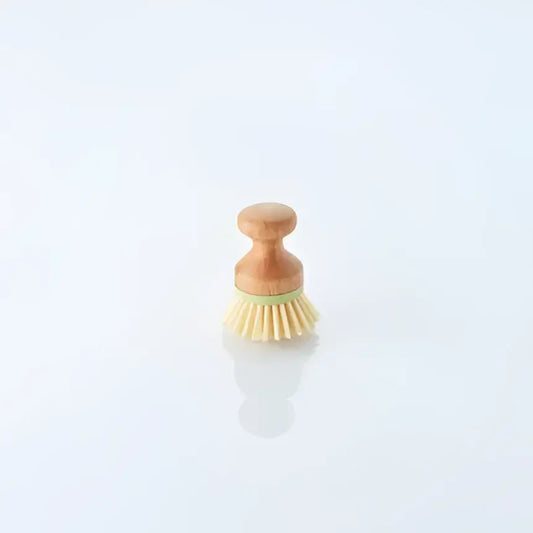 Brosse à vaisselle durable en bambou avec manche en bois et poils clairs