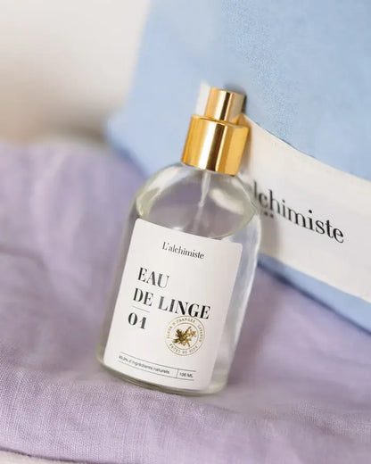 Brume de linge 100 ml en flacon spray verre clair pour redonner vie et fraîcheur naturelle