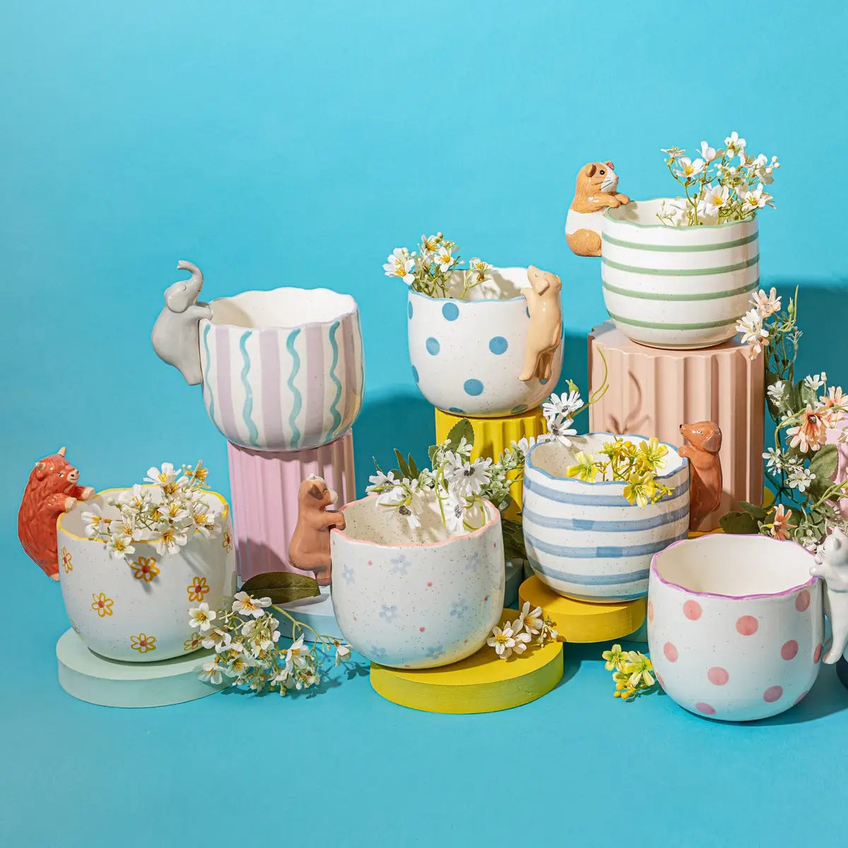 Cache-pot Teckel pastel rayé avec figurine animale perchée
