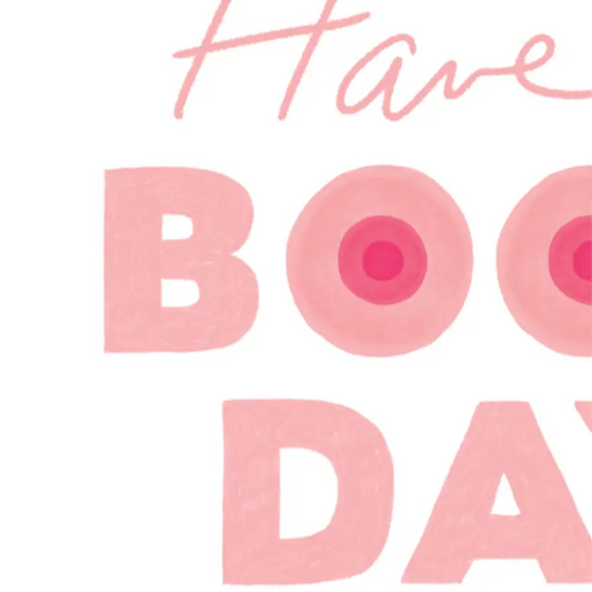 Carte Boob Day avec graphique rose clair et clin d’œil à la qualité premium