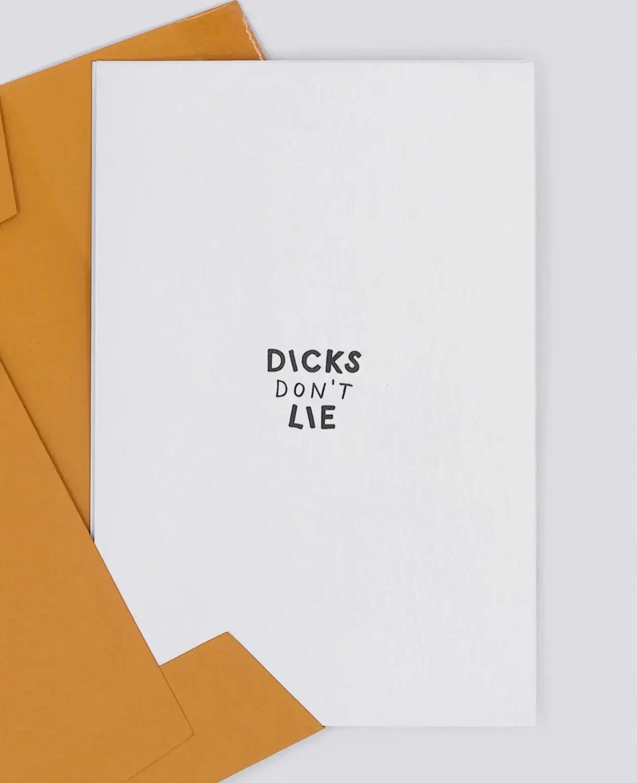 Carte postale bague au doigt avec touche d’originalité : carte blanche imprimée durablement ’dicks don’t lie