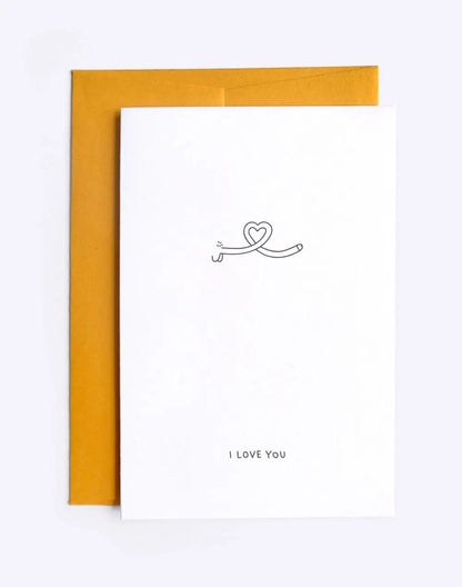 Carte postale je t’aime : carte blanche cœur ruban et enveloppe moutarde, objet déco unique