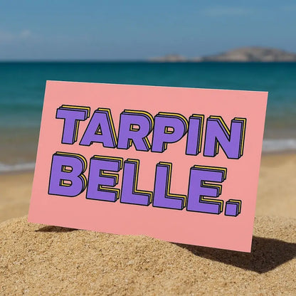 Carte postale Tarpin Belle : panneau rose rectangulaire lettrage violet