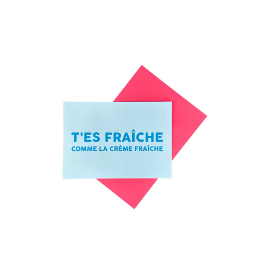 Carte bleu clair avec enveloppe rose, lettrage doré élégant et fabrication locale