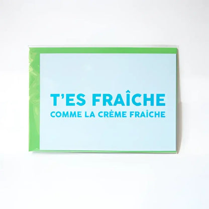 Carte T’es Fraîche comme la Crème Fraîche en lettrage doré, bleu clair et bord vert, emballée plastique