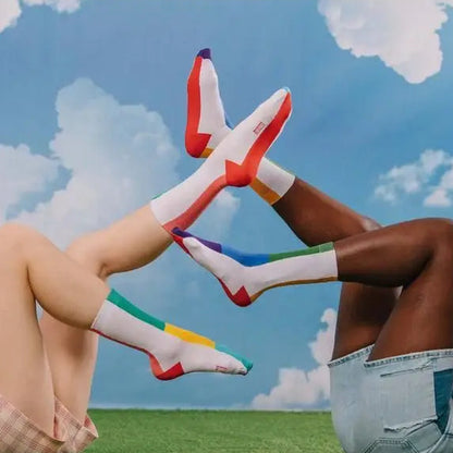 Trois paires de chaussettes arc-en-ciel avec des couleurs éclatantes pour la bonne humeur