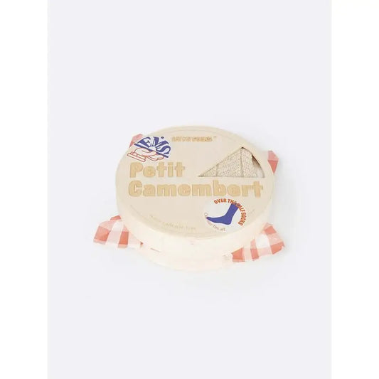 Chaussettes camembert : petit camembert crémeux blanc enroulé dans tissu vichy rouge et blanc