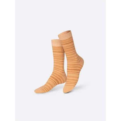 Chaussettes Croissant : deux paires mi-mollet beiges à rayures marron, aspect doré