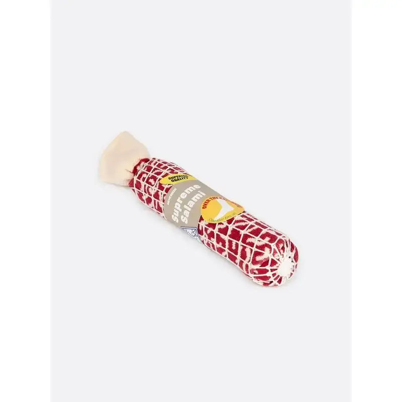 Chausettes Suprem Salami emballé en filet rouge et blanc, idée cadeau mode décalée