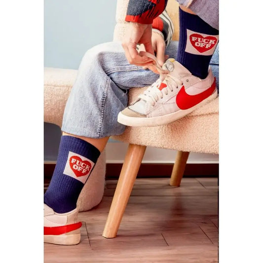 Baskets Nike Blazer Low blanches avec swoosh rouge audacieux et accents beige, design tendance