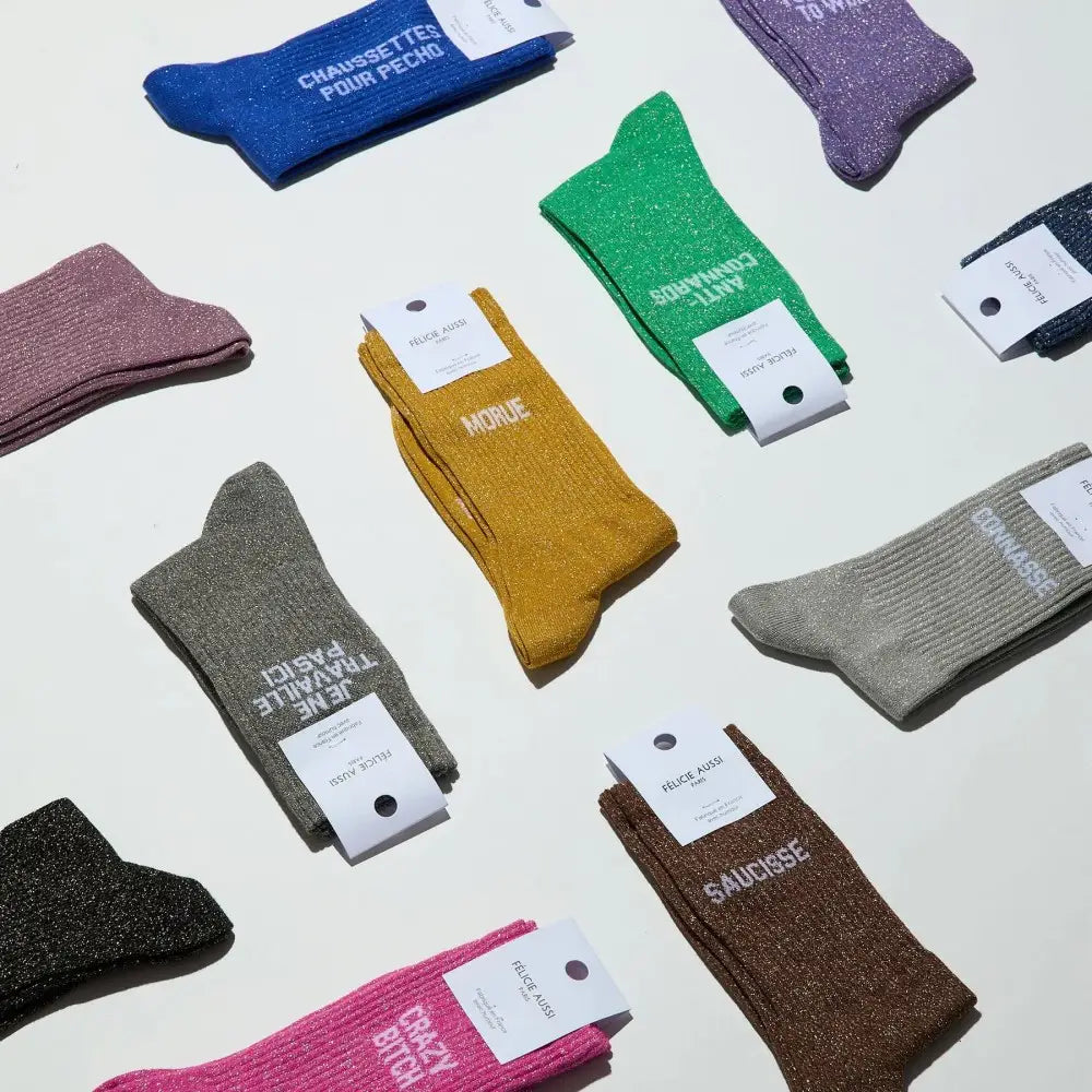Chaussettes petite chatte caramel pailletées faciles à entretenir avec phrases brodées colorées