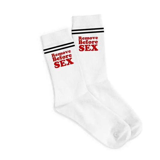 Chaussettes blanches crew avec texte rouge remove before sex, rayures noires, matière douce