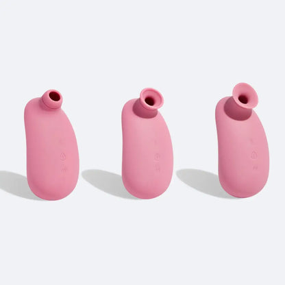 Trois bouteilles d’eau chaudes roses avec différents embouts pour niveaux d’aspiration chi air suction