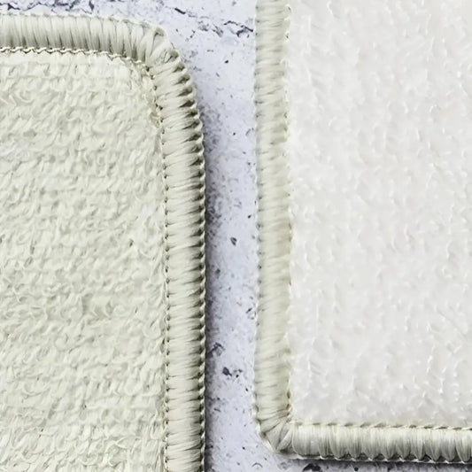 Close-up de deux chiffons en fibre de bambou plus responsable et doux