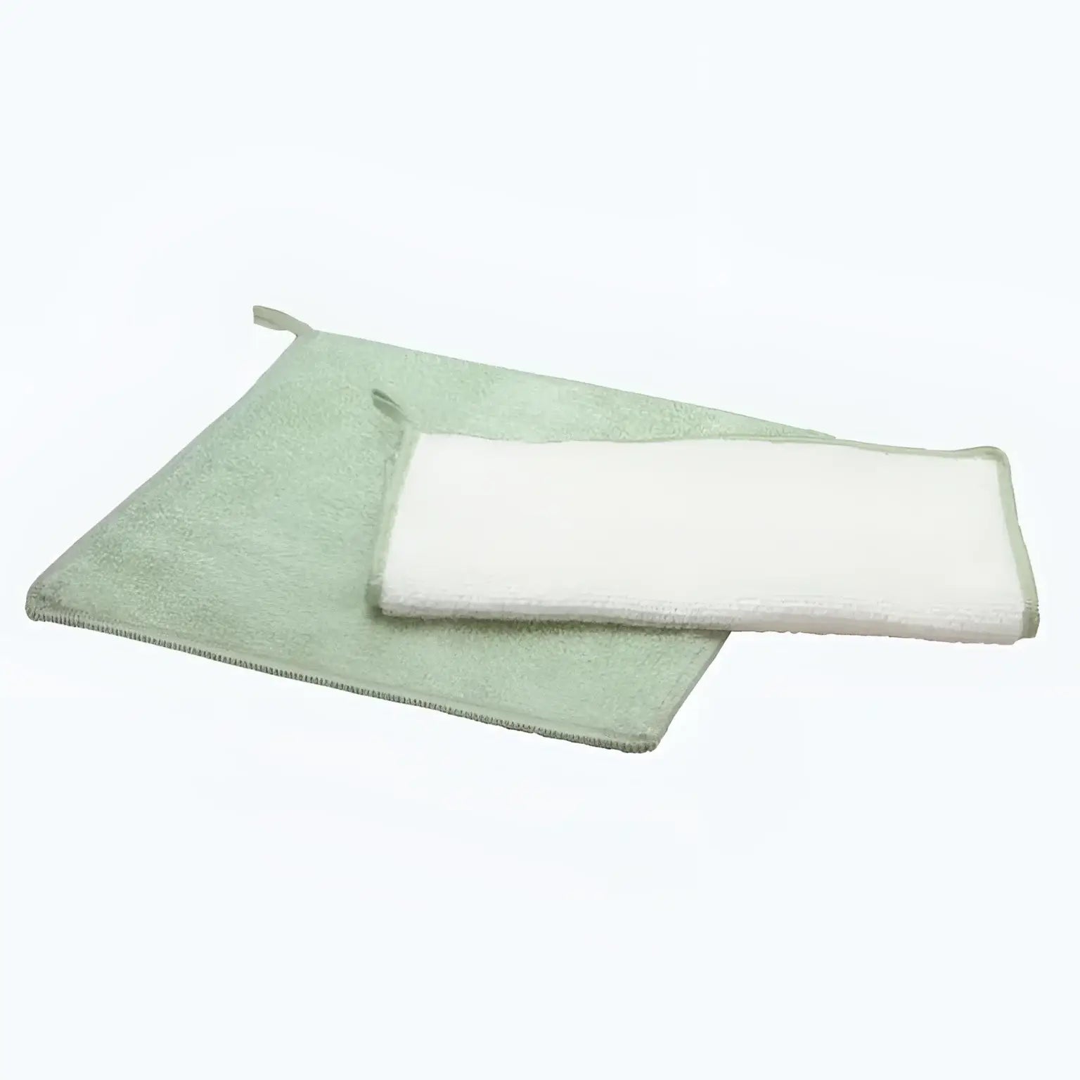 Deux serviettes microfibre bambou, vert clair et blanc, pour nettoyage plus responsable