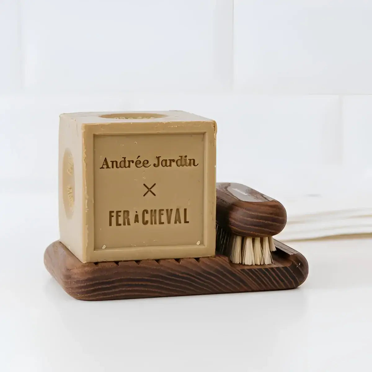 Coffret artisanal savon pur en bois noble Andrée Jardin