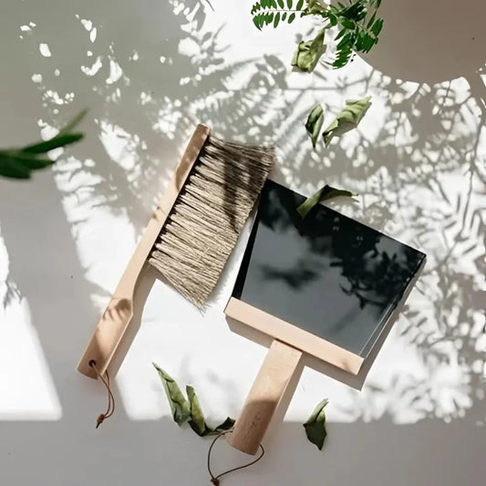 Pelle et balayette Clynk Nature gris avec matériaux choisis, look naturel cool