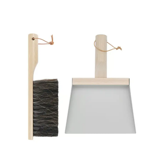 Balayette Clynk Nature gris avec manche en bois, matériaux choisis pour un look naturel
