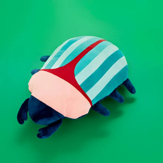 Coussin scarabée rose en peluche aux rayures bleu clair et blanc