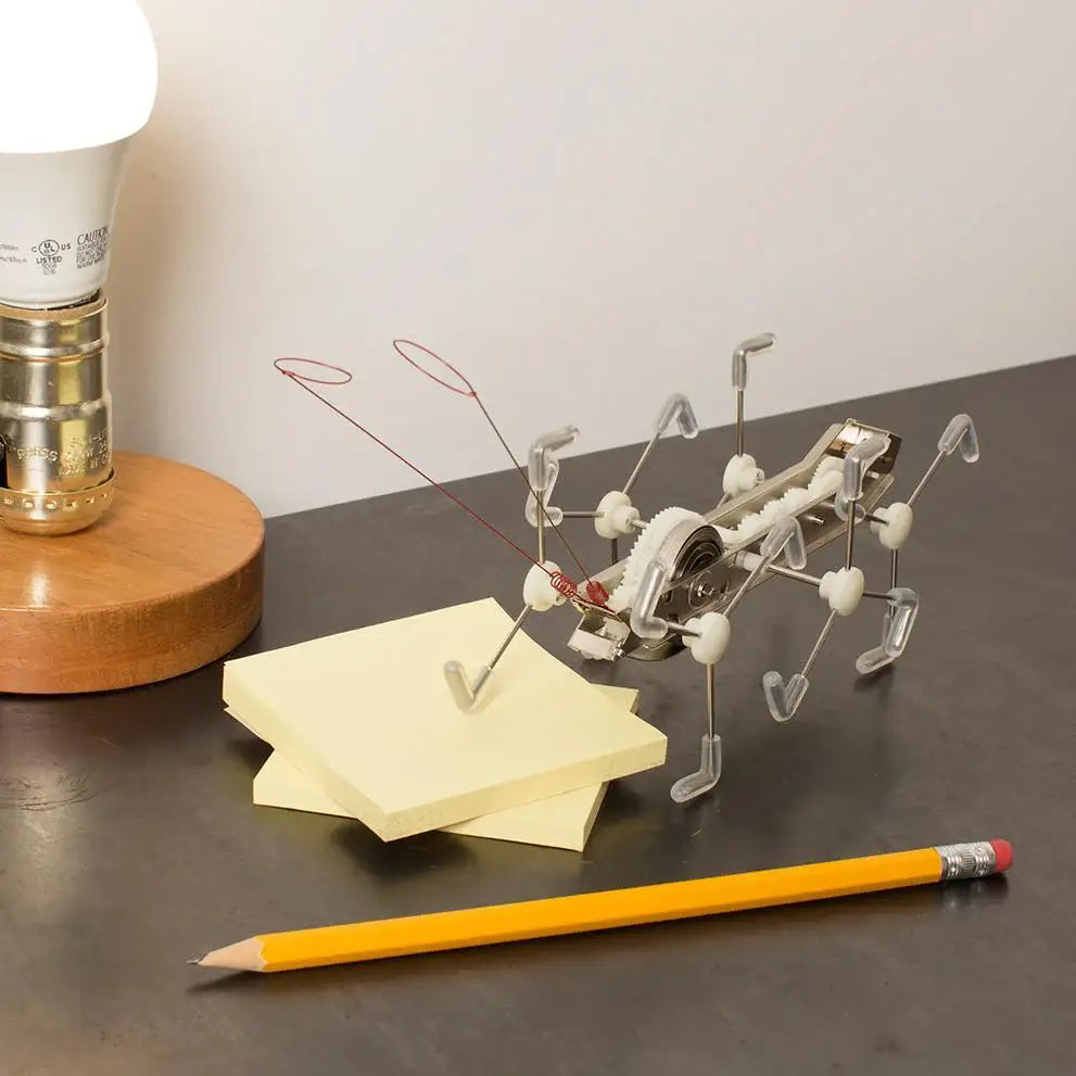 Créature mécanique Critters Mxykikker au design industriel et mouvement précis