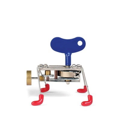 Jouet créature mécanique en forme de clé bleue avec pieds rouges et engrenages métalliques, charme rétro