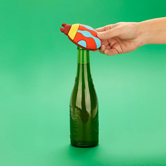 Décapsuleur scarabée jaune en forme de poisson coloré, pour gestes simples et moments conviviaux