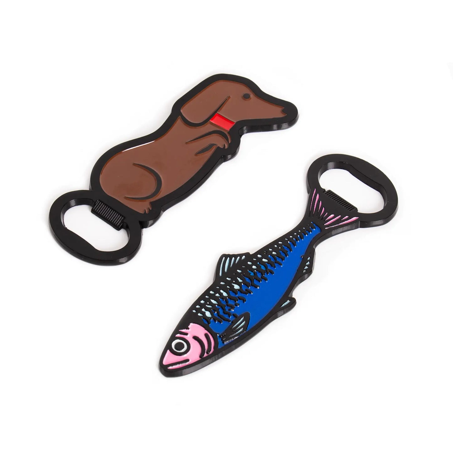 Décapsuleur teckel design animalier, brun avec collier rouge, et poisson bleu