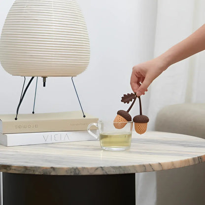Infuseur double en forme de gland brun pour une pause thé sensorielle