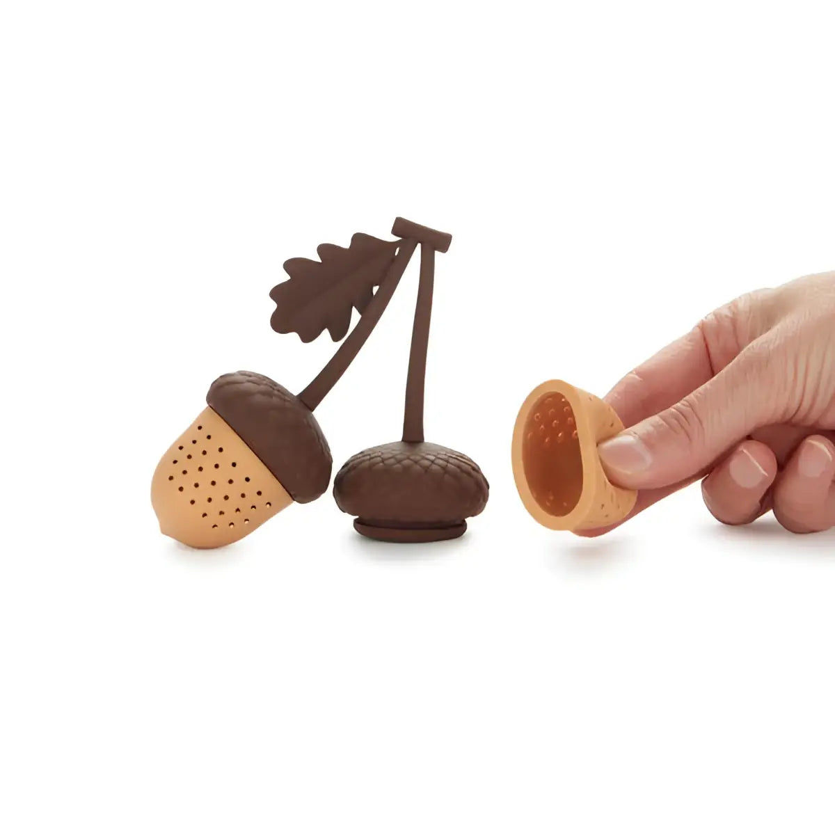 Infuseur double en silicone brun et beige en forme de gland avec détail feuille pour une pause thé sensorielle