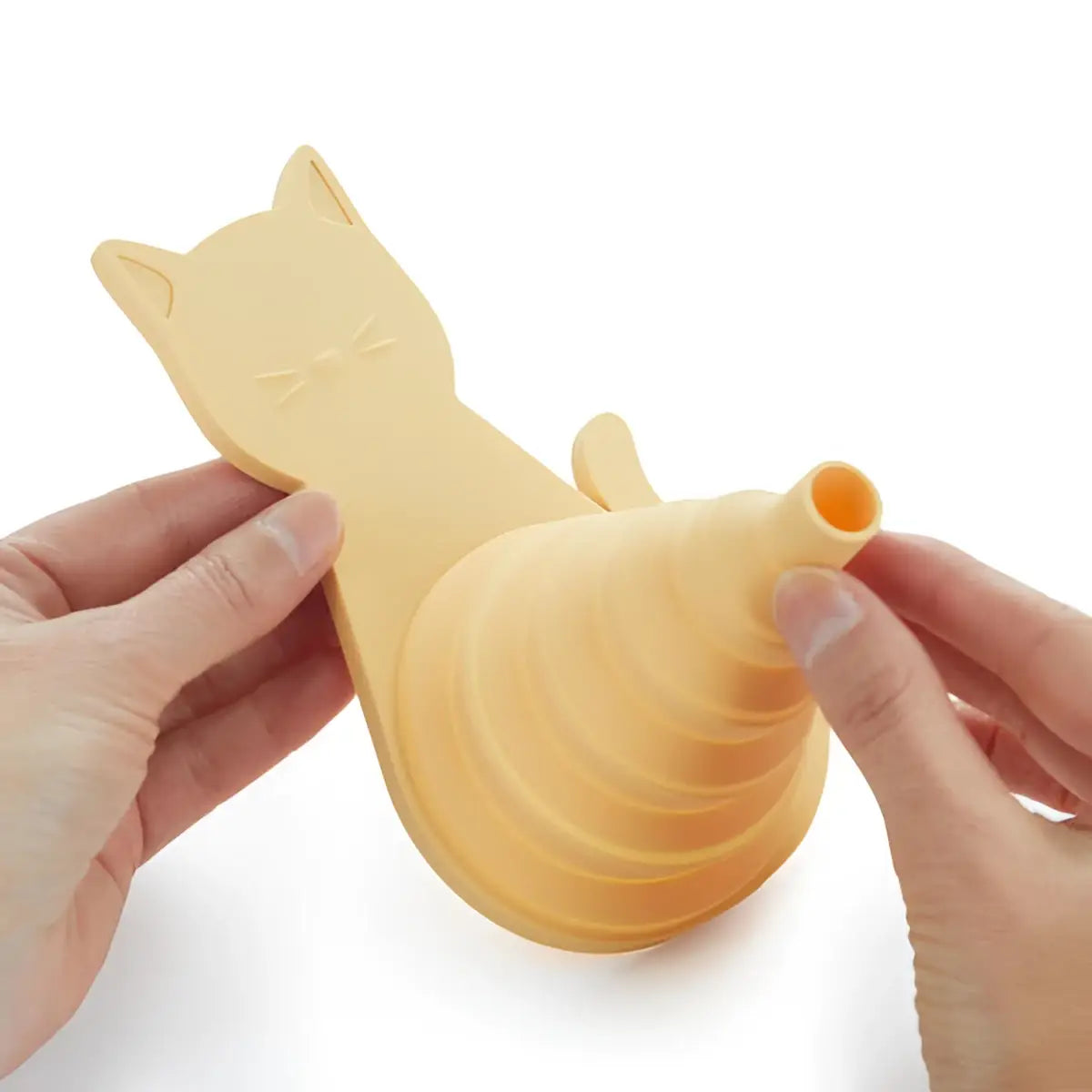 Entonnoir chat en silicone jaune pâle souple, plus qu’un simple ustensile