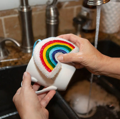 Éponge rainbow résistante en forme d’arc-en-ciel avec bordure texturée blanche