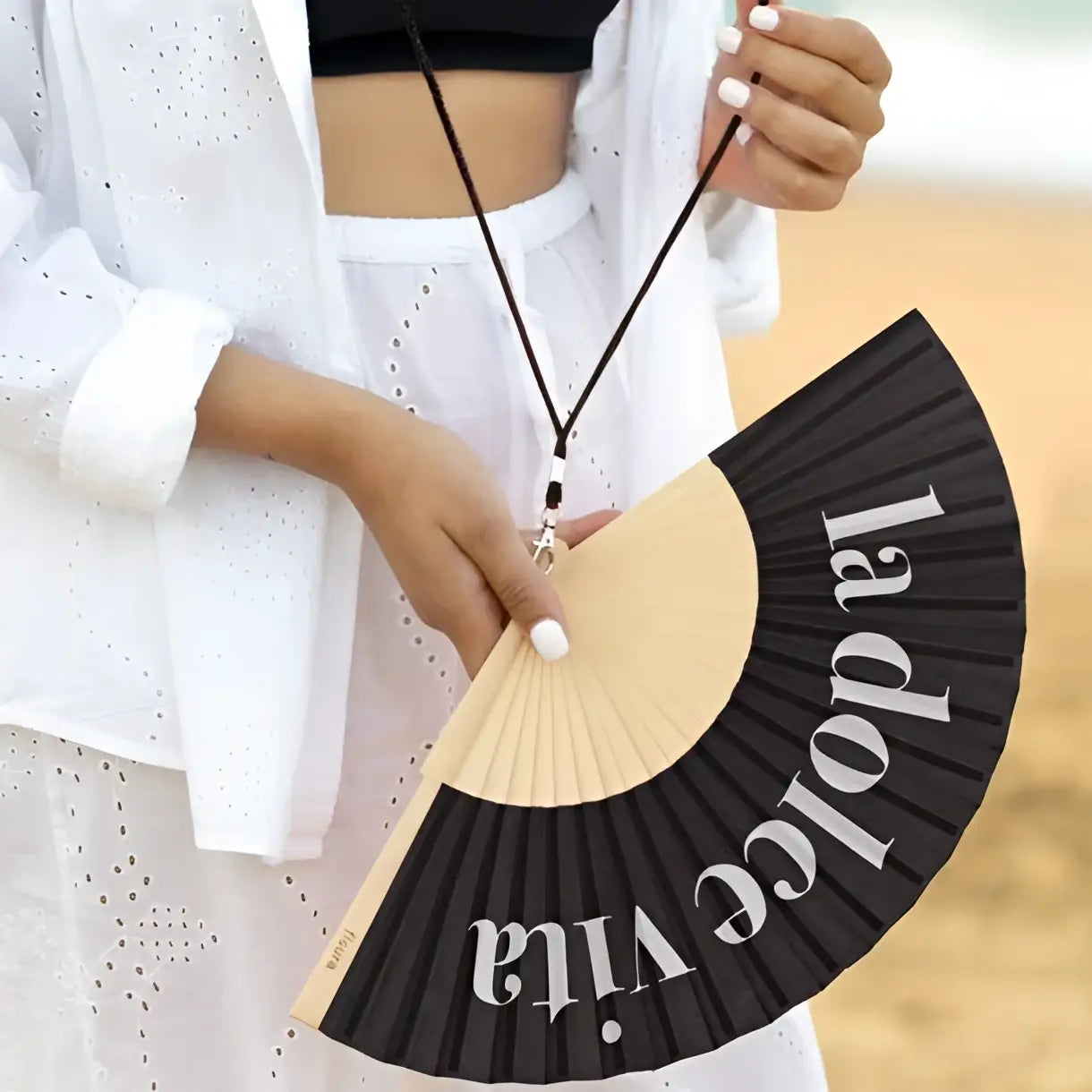 Éventail La Dolce Vita en noir et beige, touche sophistiquée, idée cadeau