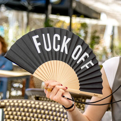 Éventail noir Fuck Off Faura, clin d’œil simple accessoire pliable noir