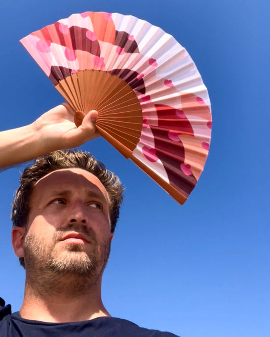 Eventail Sainhara au design audacieux, savoir-faire traditionnel