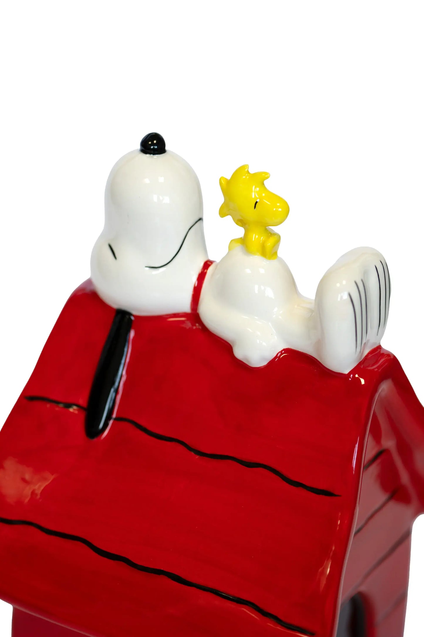 Figurine Snoopy blanche et Woodstock jaune sur niche rouge, univers Peanuts 25cm