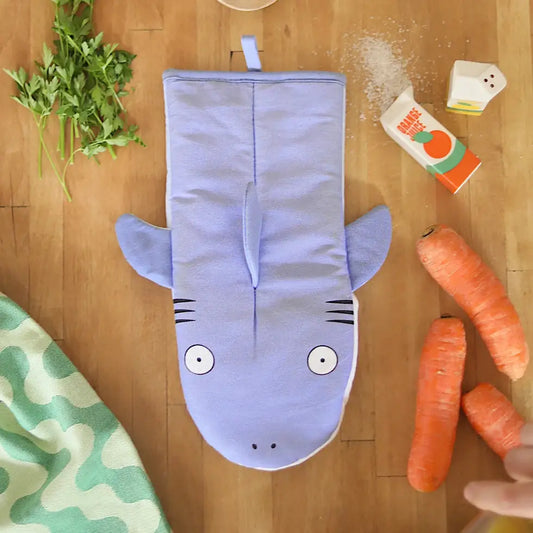 Gant de cuisine requin en violet pour une cuisine sécurisée et amusante