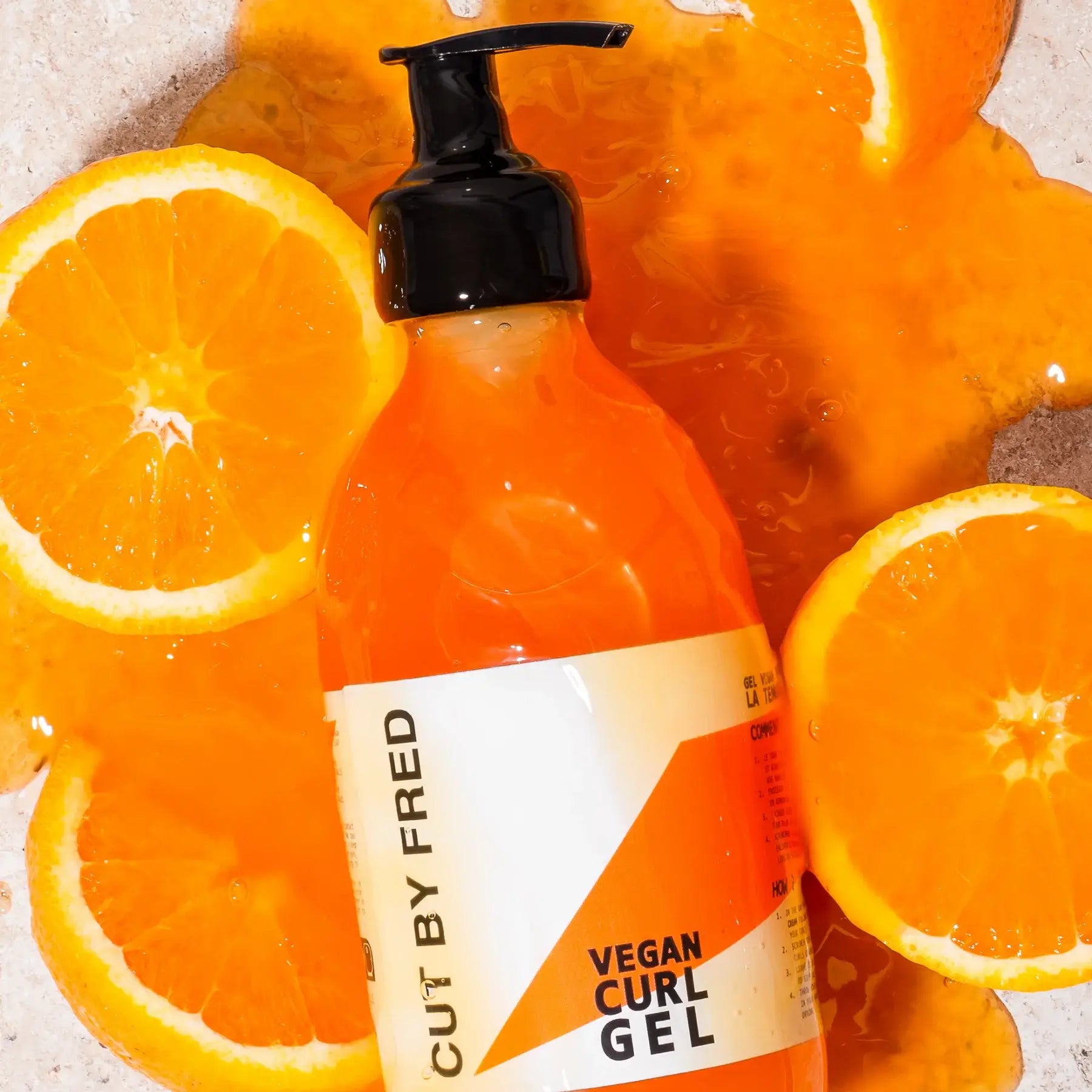 Bouteille orange de gel coiffant fixateur boucles vegan