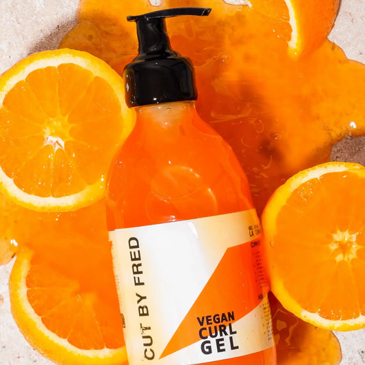Bouteille orange de gel coiffant fixateur boucles vegan