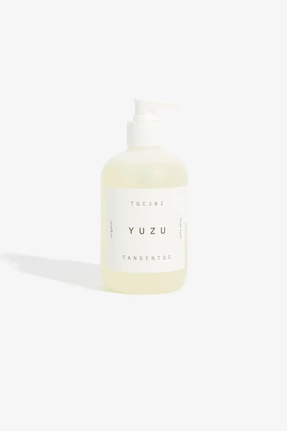 Gel douche yuzu 350 mL : liquide jaune clair en bouteille transparente