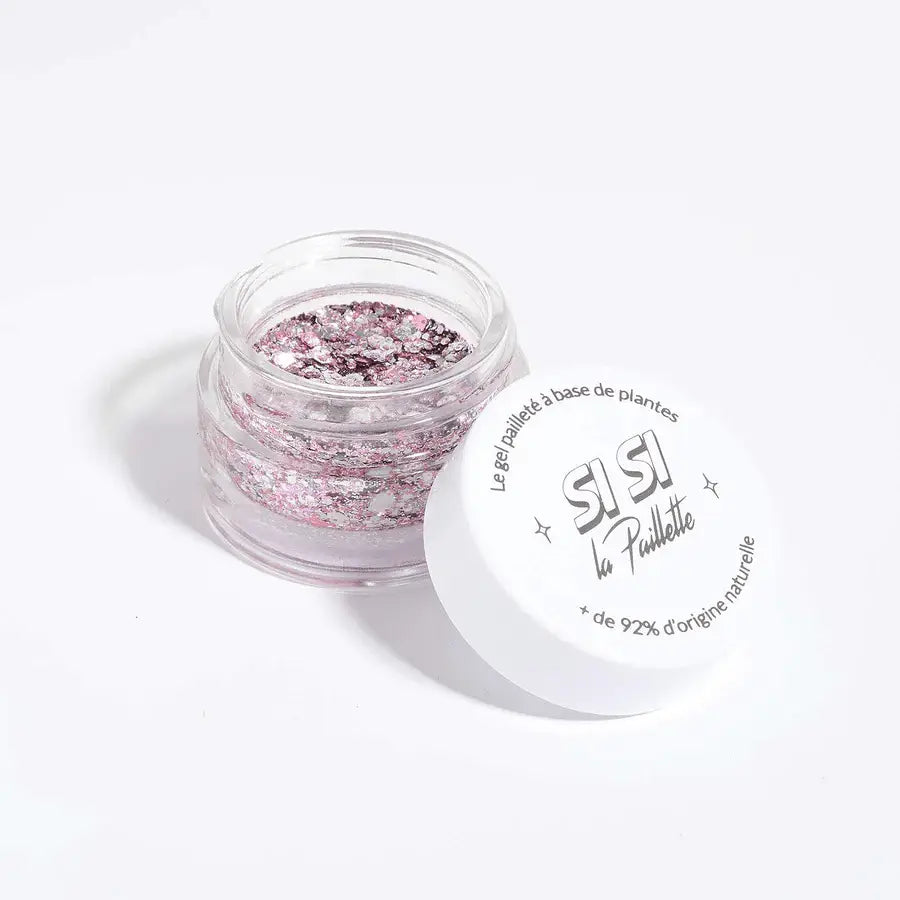 Petit pot ouvert de baume pailleté rose et violet scintillant, éclat naturel