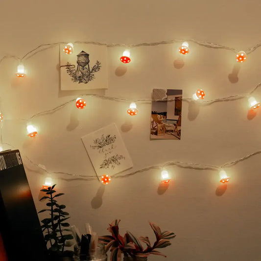 Guirlande usb champignons avec lampes en forme de champignons rouges et blancs