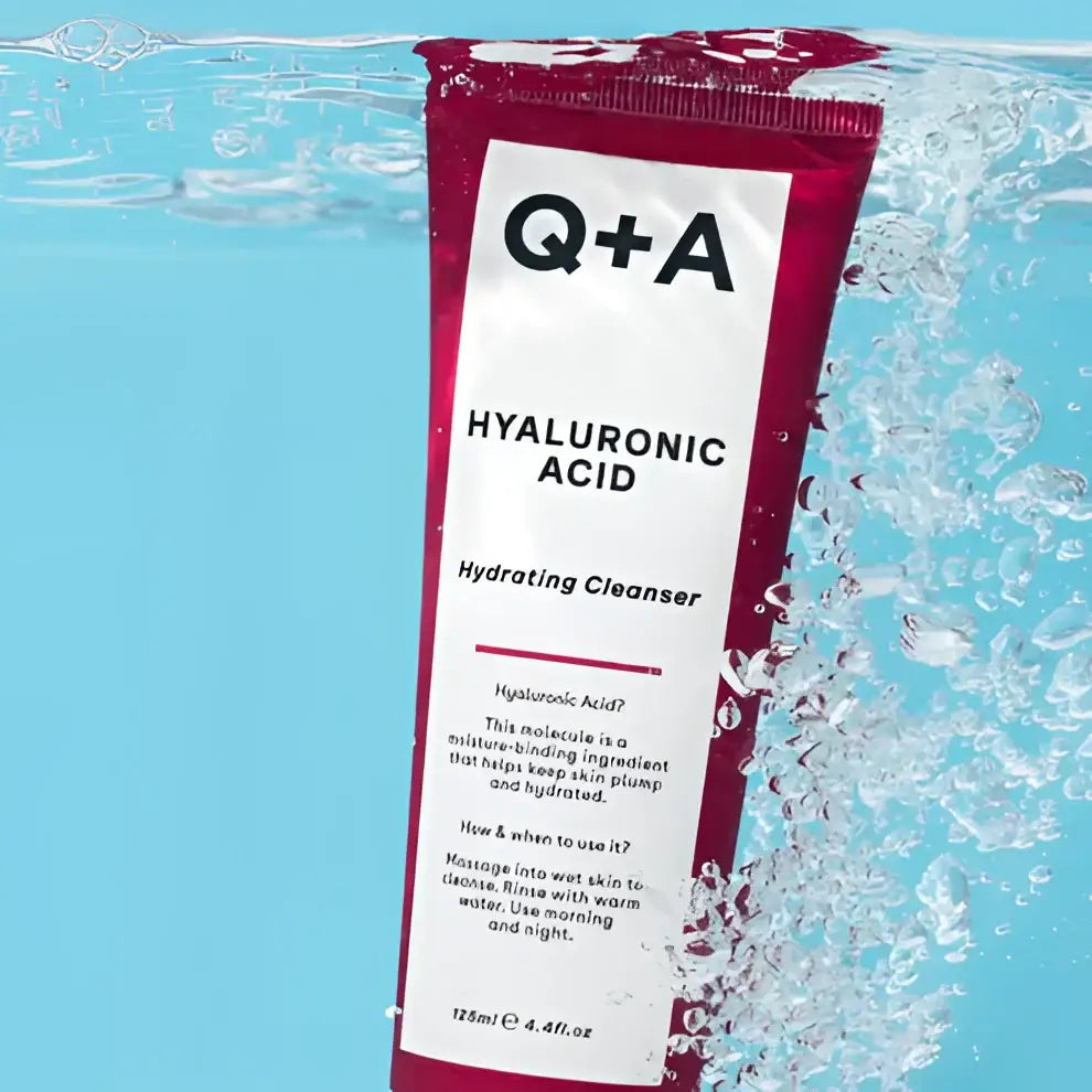Tube de Q+A Hyaluronic Acid Gel Cleanser pour une peau à recevoir hydratée