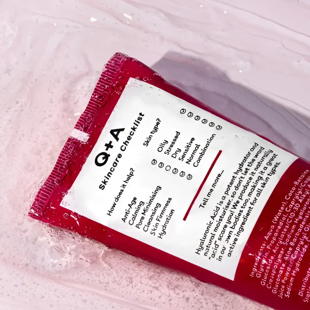 Tube rouge Q+A Gel Nettoyant à l’Acide Hyaluronique pour barrière cutanée