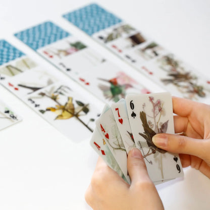 Main tenant Jeu De Cartes 3d Oiseaux avec illustrations botaniques 3D lenticulaires